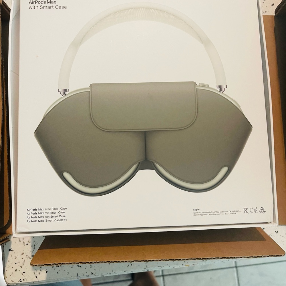 SOLD! Apple Headphones Max